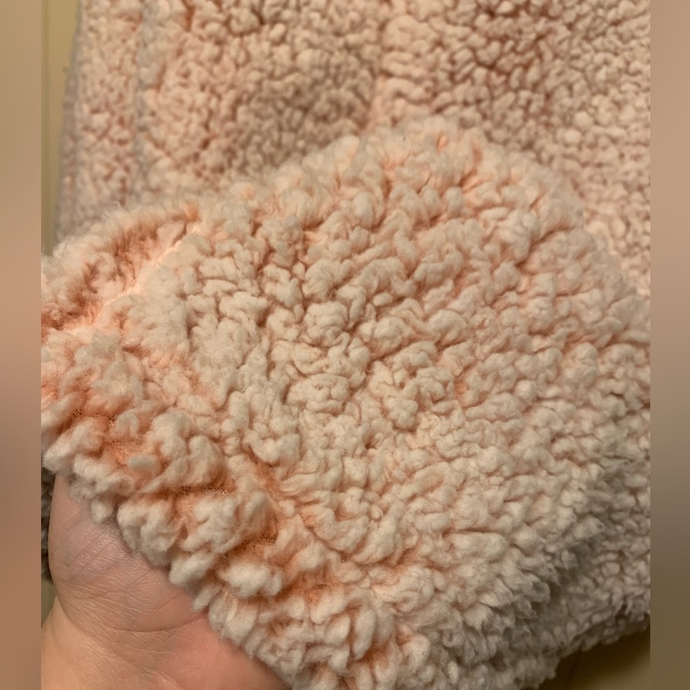 Light Pink Cozy Fluffy Sherpa Vest - just like new! Size L - Picture 6 of 6